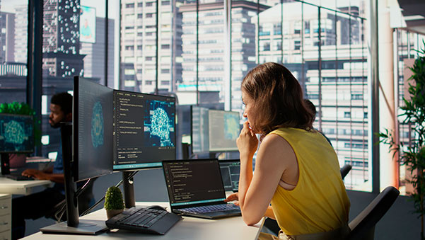 La IA como el empleado “fantasma” que te ahorra 1.000 horas al año